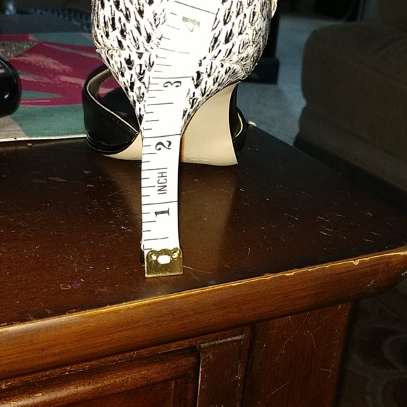 Tahari Heels size 6 - Picture 8 of 8